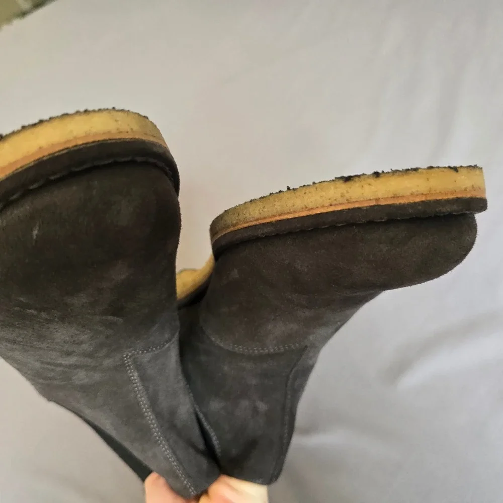 Vince Men's Sawyer Chelsea Boot Mens 8 Gray Suede Crepe Sole Pull On